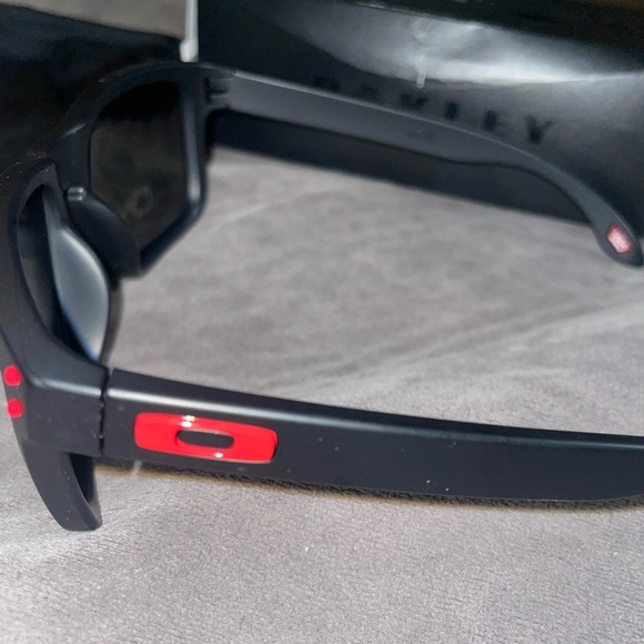 Oakley Holbrook 9102 Sunglasses. Matte Black Frames with Prizm Grey lenses - Picture 3 of 4